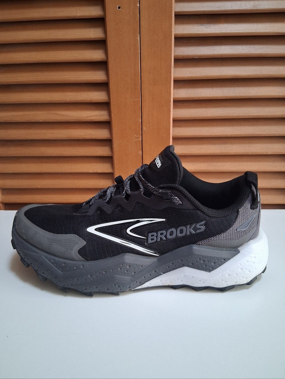 Brooks Women's Caldera 8 Trail Running Shoes - Black * Size: 9.5 (Medium)